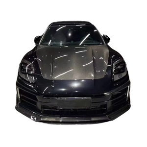 ชุดแต่งคาร์บอนไฟเบอร์สำหรับ Porsche Panamera 976 สภาพใหม่ ประกอบด้วยลิ้นกันชนหน้า ดิฟฟิวเซอร์ สปอยเลอร์ สเกิร์ตข้าง และลิ้นกันชนหน้าคาร์บอนไฟเบอร์ - Product Image 1