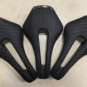 Sillín de Bicicleta de Fibra de Carbono Impreso en 3D, Superventas, Cojín Súper Suave, Impermeable y Transpirable, <span class=keywords><strong>para</strong></span> Bicicleta de Montaña y Carretera, 160g 245x150mm - Product Image 1