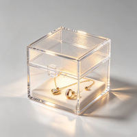 Boîte Cadeau Carrée en Acrylique Transparente Anti-Poussière Durable à Prix de Gros pour Poupées, Jouets, Parfums et Bijoux