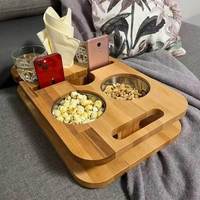 Plateau d'accoudoir de canapé en bambou à texture naturelle avec support pour téléphone, table d'accoudoir pliable en bois pour boissons, télécommande et collations