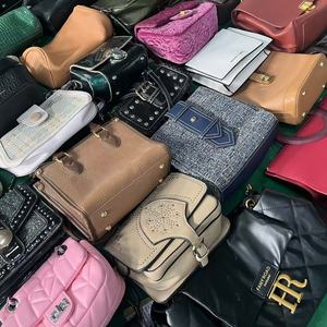 <span class=keywords><strong>Borse</strong></span> di Seconda Mano A15 per Donna, Vendita all'Ingrosso di <span class=keywords><strong>Borse</strong></span> Usate, <span class=keywords><strong>Borse</strong></span> Economiche da Donna, Borsa a Tracolla Ukay - Product Image 3