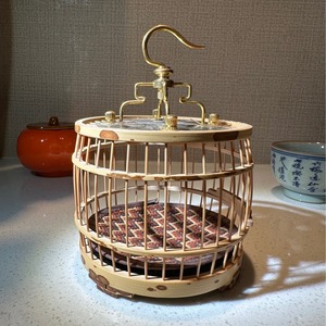 Meifei Bamboo Grasshopper Cage Round Drum Shape Handmade Insect Holder Traditional Craft Art Collectible - Product Image 1