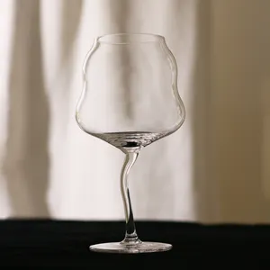 새로운 디자인 사용자 정의 만든 손 불규칙한 모양 취한 남자의 와인 안경 잔 레드 와인 유리