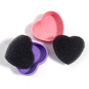 Venta caliente portátil en forma de corazón de la caja de la secadora de silicona Etiqueta Privada maquillaje cepillo limpiador - Product Image 2
