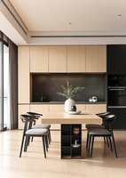 Buffet simple et léger en MDF avec compartiment de rangement dissimulé pour petit coin repas de appartement, station de boissons domestique