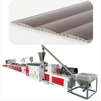 Machine de production de revêtements muraux intérieurs en PVC de 600 mm de largeur, ligne de production de panneaux muraux en plastique haute vitesse, prix d'usine en Chine
