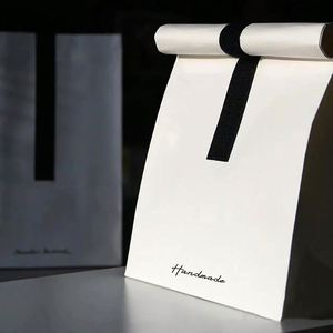 Bolsa de Papel de Lujo con Impresión Personalizada, Precio al por Mayor, Novedad 2024, Embalaje de Regalo con Adhesivo de Doble Cara - Product Image 6