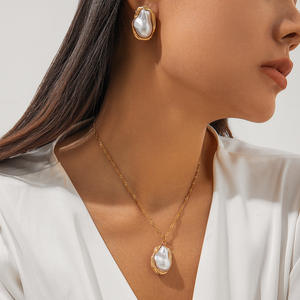 Новое позолоченное Открытое кольцо с искусственным жемчугом неправильного цвета в стиле барокко - Product Image 4