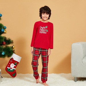 Pyjamas de Noël personnalisés Joyful Merry Blessed, haut rouge et pantalon à carreaux noirs, ensemble de pyjamas assortis pour la famille, vêtements de nuit pour les fêtes, livraison directe - Product Image 4