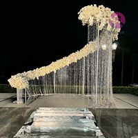 Décoration de fond haut de gamme pour fêtes, installation florale en forme d'arc, arche métallique pour scène de mariage intérieure et décoration de lieux événementiels