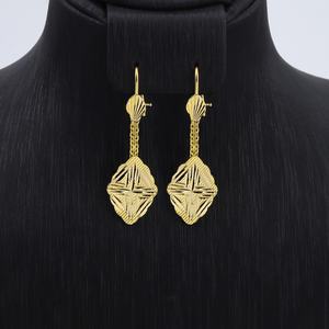 Boucles d'oreilles pendantes populaires en laiton plaqué or 24 carats, style indien, pour femmes, à prix abordable, style antique - Product Image 5