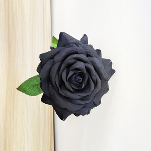 Vente en gros de roses noires artificielles en soie, fausses fleurs gothiques réalistes pour décoration de mariage, roses noires artificielles à longue tige - Product Image 6