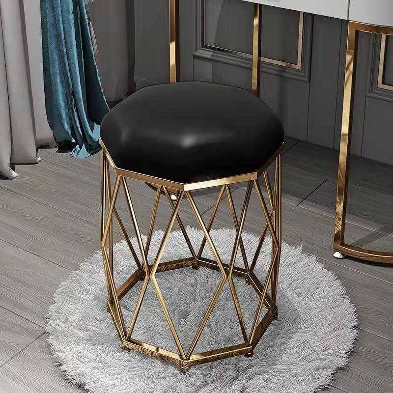 Velours noir + tabouret octogonal doré