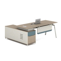Scrivania Direzionale Moderna Minimalista di Lusso in Legno con Struttura in Acciaio, Ecologica e Resistente per Ufficio, Scuola e Ospedale