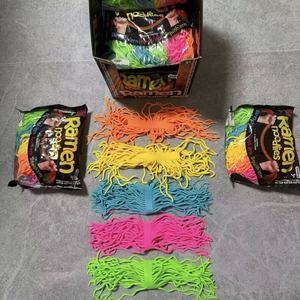 Nuevas llegadas: 5 unidades/bolsa de juguetes blandos de TPR con forma de fideos ramen, pasta de silicona suave, populares juguetes antiestrés para apretar. - Product Image 1