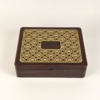 Boîte à chocolat en bois de luxe personnalisée, artisanat de sculpture creuse, doublure intérieure en PU, boîte cadeau pour le Ramadan et l'Aïd, pour dattes, chocolats sucrés, emballage