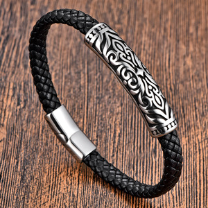 Bracelet à motif tribal à 3 couches |   Bracelet en cuir véritable avec accent gravé en acier inoxydable antique et fermoir magnétique pour homme - Product Image 4