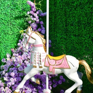 Carrousel grandeur nature en fibre <span class=keywords><strong>de</strong></span> verre décoration carrousel <span class=keywords><strong>de</strong></span> cheval <span class=keywords><strong>de</strong></span> mariage rose en résine pour <span class=keywords><strong>la</strong></span> décoration d'événement - Product Image 4