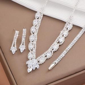 Ensemble de bijoux de mariée polyvalent trois pièces en gros, style moyen-oriental romantique, collier et boucles d'oreilles en strass plaqué argent - Product Image 4