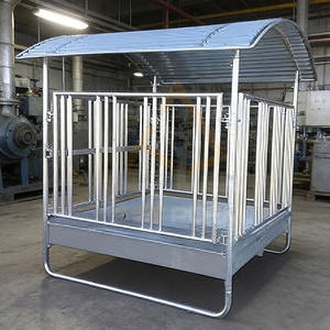 Mangeoire carrée en <span class=keywords><strong>bois</strong></span> de bambou pour chevaux, avec 12 ouvertures, toit, barrières auto-bloquantes et garantie d'un an - Product Image 2