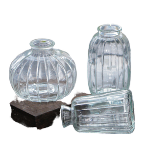 Ensemble de 3 mini-bouteilles en verre coloré, petits vases à fleurs, décoration minimaliste pour la maison, table de mariage, décoration de table, vente chaude - Product Image 1