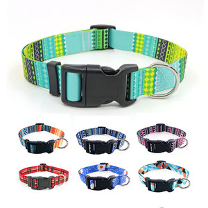 Collar Ajustable para Perro con Patrón Geométrico y Cierre de Hebilla, Diseño Tribal en Verde y Azul Vibrante - Product Image 2
