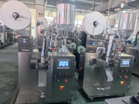 Machine d'emballage automatique à grande vitesse pour sachets de granulés, de gel de silice déshydratant, de sucre, de sel, de café et de graines