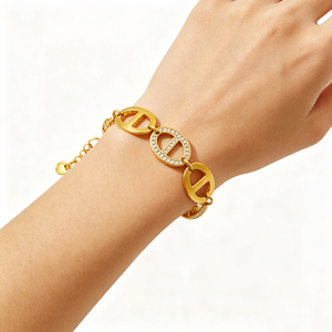 Pulsera de circonita con diseño de nariz de cerdo para mujer, brazalete de acero inoxidable chapado en oro real de 18 quilates con pavé de un solo lado, sencilla, a la moda y que no se deslustra - Product Image 1