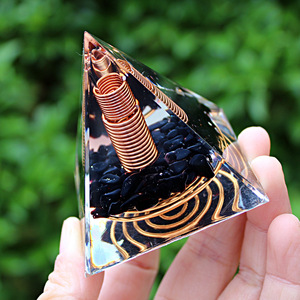 Pirámide de Cristal de Resina Epoxi, Adorno de Escritorio con Bobina de Cobre, Diseño Feng Shui, Decoración para el Hogar, Regalo - Product Image 2