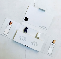 Coffret Échantillons de Parfum Élégant 5 Bouteilles Tailles 2ml et 10ml Boîte à Fermeture Magnétique Auto-érectile en Carton Recyclé avec Doublure en Éponge pour