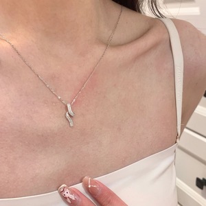 Collier minimaliste en argent pur S925 avec perle d'eau douce pour femmes, tendance et luxueux, mode de niche - Product Image 3