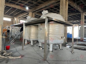 Projet clé en main <span class=keywords><strong>de</strong></span> production <span class=keywords><strong>de</strong></span> solutions IV en bouteilles PP / Ligne <span class=keywords><strong>de</strong></span> production intégrée soufflage-remplissage-scellage - Product Image 2