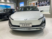 Precio al por mayor de fábrica Coches nuevos baratos SAIC Wuling Starlight Sedán de 4 puertas y 5 asientos Vehículo de nueva energía Coche eléctrico PHEV
