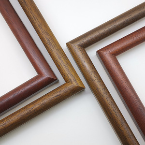 Cadres en bois mouluré, lignes en bois de pin massif, design traditionnel pour usage intérieur, cadres durables pour miroirs et photos B2435 - Product Image 1
