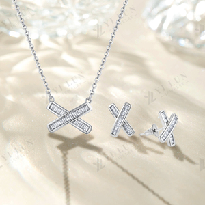 YILUN Collier de luxe durable plaqué rhodium Bijoux en argent sterling 925 Baguette CZ Diamant Collier pendentif en forme de X - Product Image 4