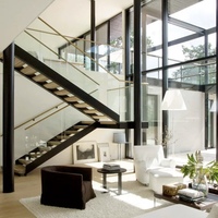 Escalier intérieur en bois massif de style moderne et luxueux, personnalisable, avec rampe en verre, couleur et dimensions sur mesure