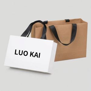 Sacs en papier kraft de luxe en gros avec logo personnalisé, impression sérigraphique, poignées en ruban pour l'emballage de vêtements, chaussures et chaussettes - Product Image 5