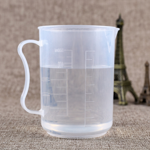 Gobelet doseur en plastique transparent 500 ml avec échelle graduée pour usage en cuisine - Product Image 1