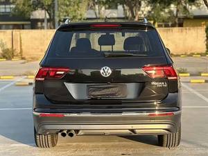 Volks-wagen <span class=keywords><strong>Tiguan</strong></span> L <span class=keywords><strong>2019</strong></span> 330TSI automatique à deux roues motrices panoramique édition confort SUV familial spacieux <span class=keywords><strong>2019</strong></span> d'occasion - Product Image 4