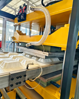 Hoogproductieve volautomatische vorm- en snijmachine met PLC-besturing, pomp en motor