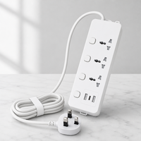Multiprise universelle 4 prises Royaume-Uni avec logo personnalisé, interrupteurs individuels, 2 ports USB-A et 1 port USB-C, câble d'extension