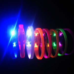 गर्म बिक्री कॉन्सर्ट संगीत ध्वनि सक्रिय एलईडी चमकती कंगन आवाज नियंत्रित चमक <span class=keywords><strong>wristband</strong></span> - Product Image 4