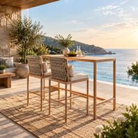 Ensemble de table de bar d'extérieur de luxe avec chaises hautes, mobilier de salle à manger moderne pour jardin, bord de piscine, hôtel, villa
