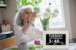 Nouvelle Horloge Murale Multifonction CHEETIE CP047 2026 avec Grand Écran LCD Numérique, Alarme et <span class=keywords><strong>Calendrier</strong></span> pour Personnes Âgées - Product Image 2