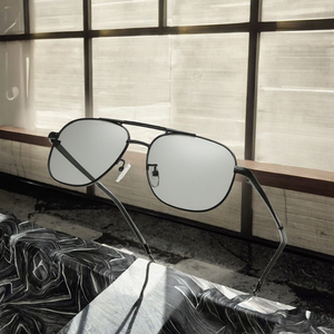 Großhandel <span class=keywords><strong>Ivision</strong></span> Modell 3025 Individuelles Logo Trendige Retro Polarisierte Sonnenbrille Übergroßer Metallrahmen Antireflexbeschichtete Farbgläser - Product Image 2