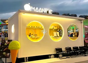 Remolque de Comida Móvil de 5.5m para Exteriores, Estilo Retro, para Venta de Café y Helados - Product Image 5