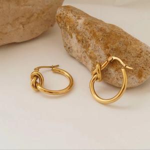 Pendientes de Aro Redondos Huecos de Acero Inoxidable con Baño de Oro de 18K, Antideslustre, de Moda Sencilla, Joyería Minimalista para Mujer, Pendientes de Aro con Nudo - Product Image 1