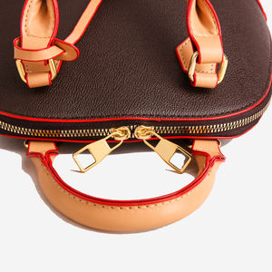 Borsa Firmata di un Rinomato Marchio di Lusso 2025 Portafoglio a Tracolla da <span class=keywords><strong>Donna</strong></span> Borsa Tote con Logo e Manici per Uso da Spiaggia - Product Image 6