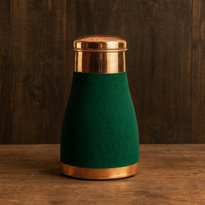 Bouteille d'eau de luxe en cuivre pur, finition mate verte, anti-fuite, ayurvédique, faite à la main, écologique, cadeau de cuisine - Product Image 1