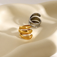 18K Vergoldeter Edelstahl Dreifach-Spiral-Offener Ring Glänzend Polierter Fließender Geometrischer Breiter Bandring Damen Statement-Schmuck